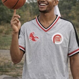 K2 High Fashion V Neck Graphic‎ Tee Shirt Size Medium NWT